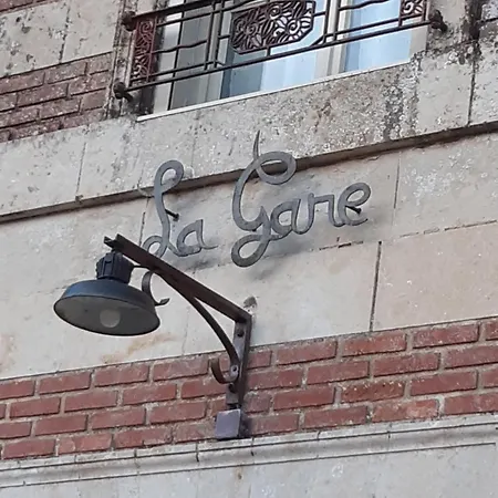 Le Petit De La Gare Saint-Pompain